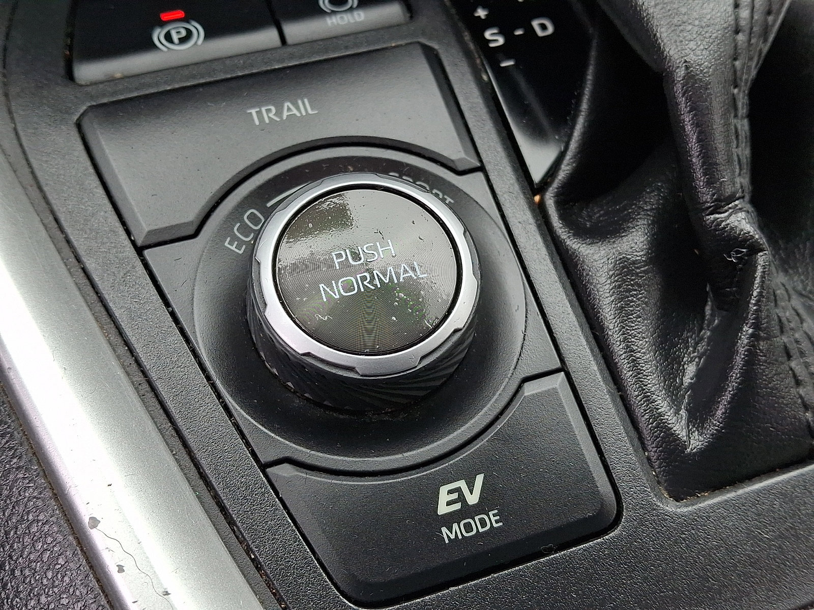 Used 2020 Toyota RAV4 Limited w/ Carpet Mat Package AWD/4WD image 23
