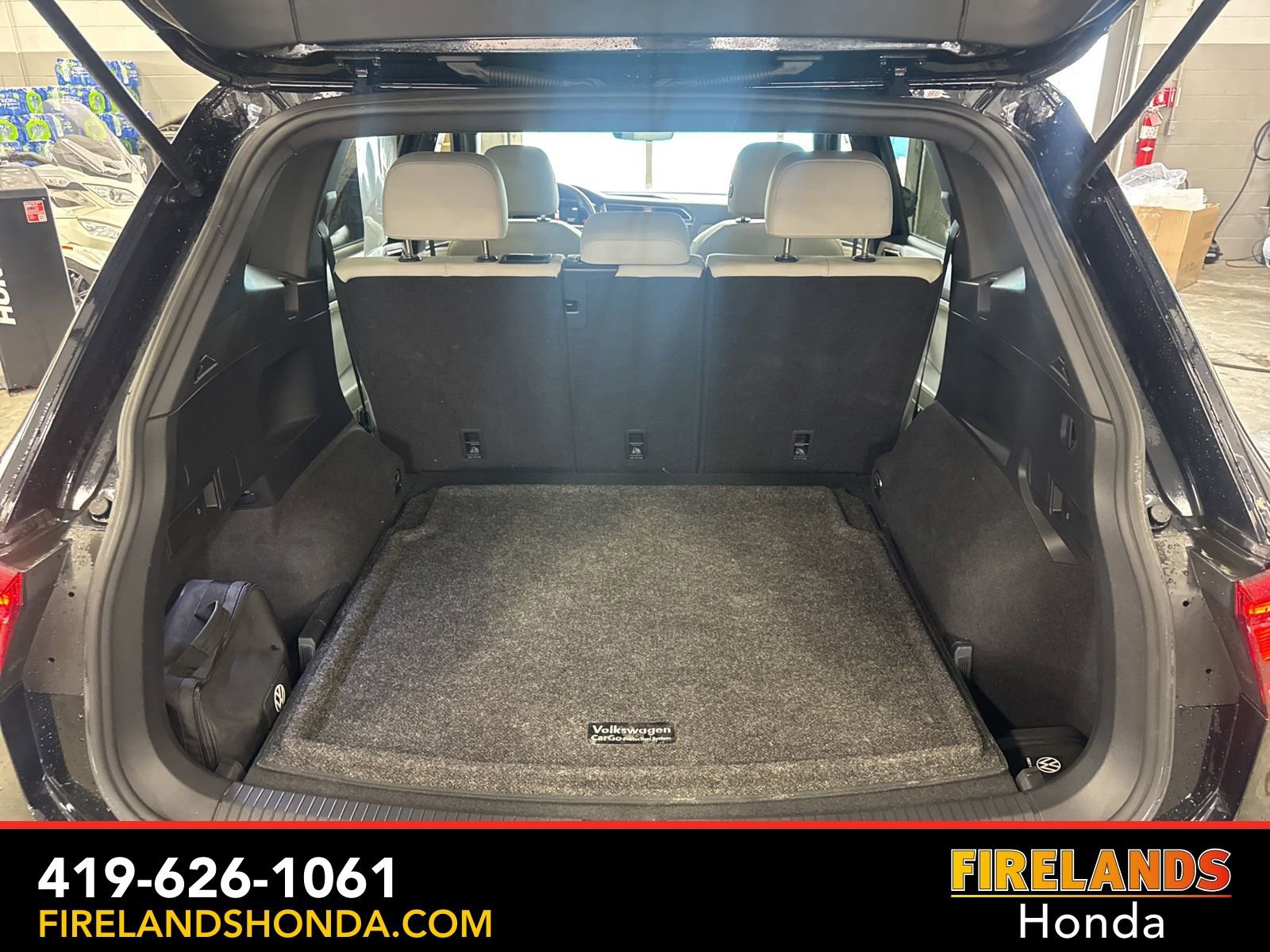 Used 2023 Volkswagen Tiguan SE R-Line image 30