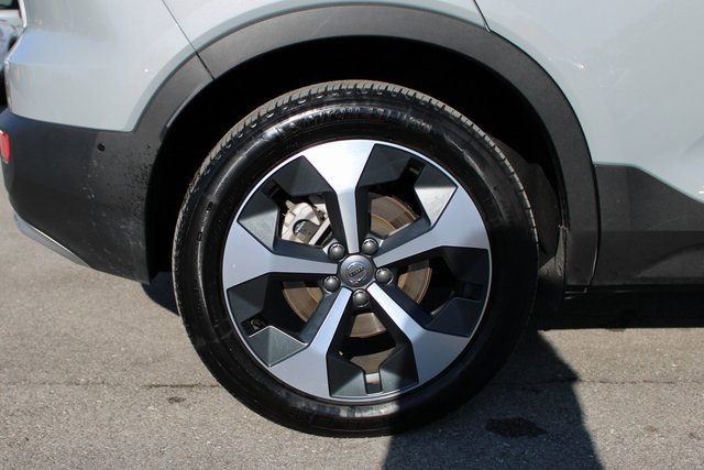 Used 2025 Volvo XC40 B5 Plus image 40