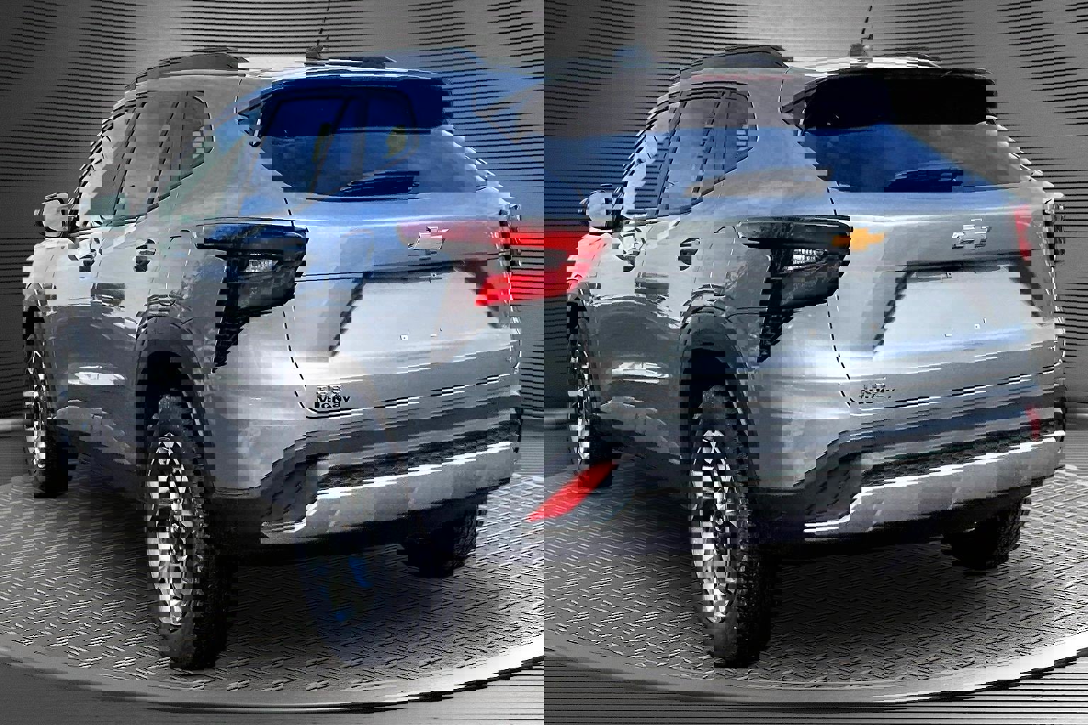 Used 2025 Chevrolet Trax LT w/ LT Convenience Package image 4