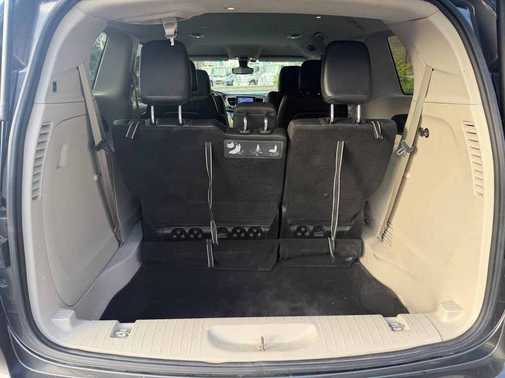 Used 2017 Chrysler Pacifica Touring-L image 6