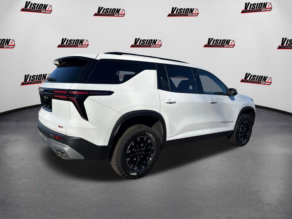 Used 2024 Chevrolet Traverse Z71 image 5