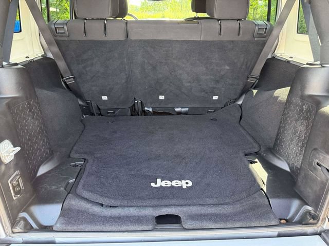 Used 2015 Jeep Wrangler Unlimited Sahara w/ Trailer Tow Group AWD/4WD image 14