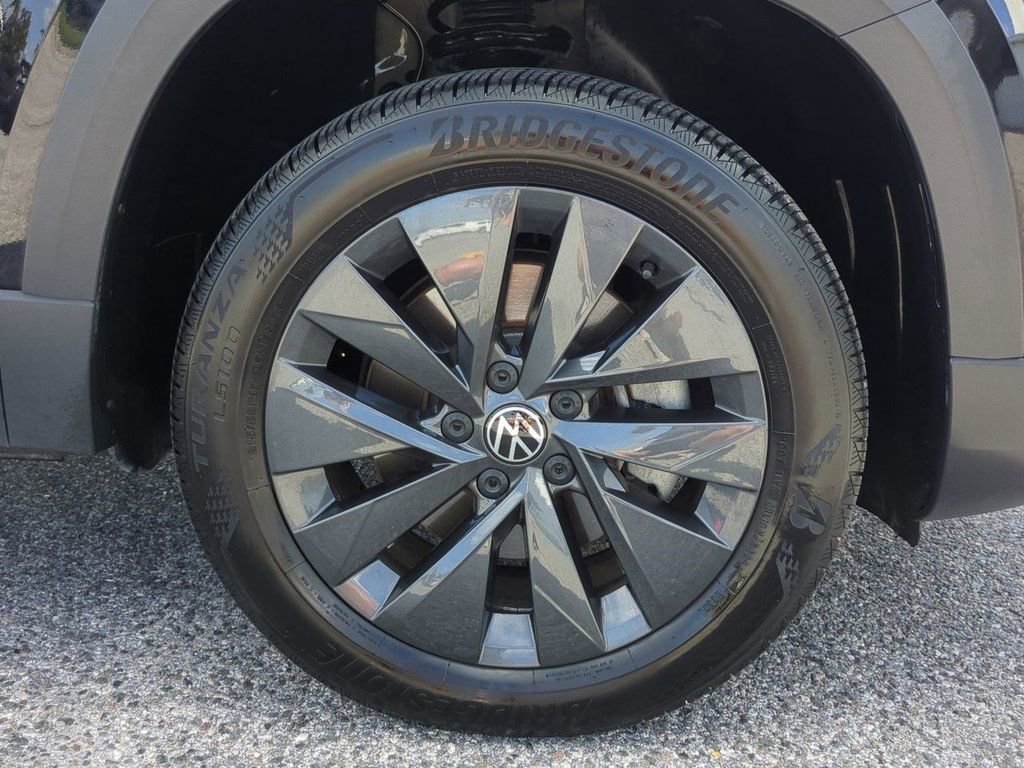 Used 2023 Volkswagen Taos S image 11