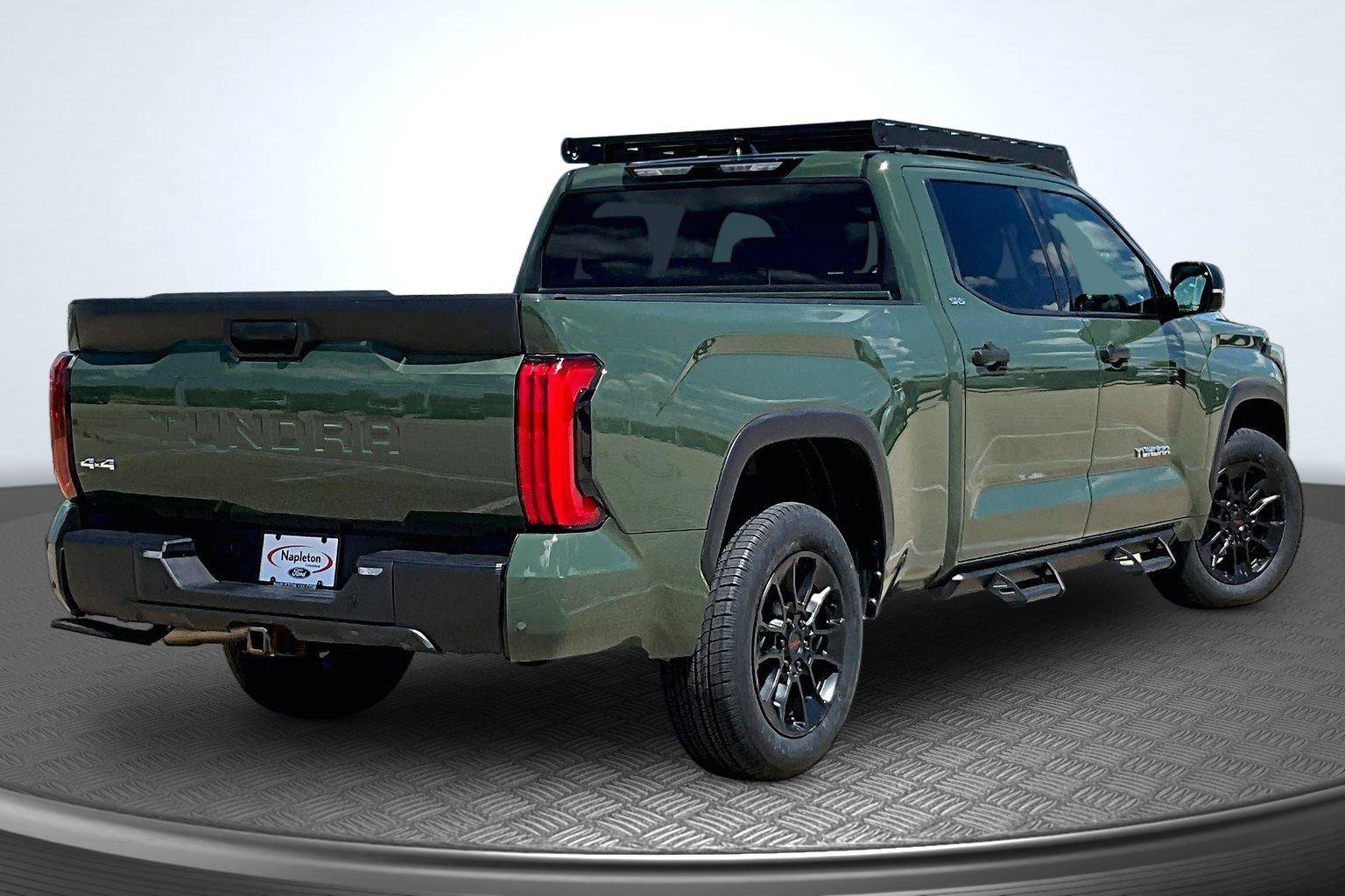 Used 2022 Toyota Tundra SR5 w/ SR5 Convenience Package AWD/4WD image 2