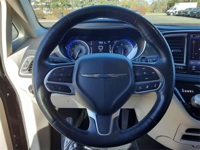 Certified 2021 Chrysler Pacifica Touring-L image 16