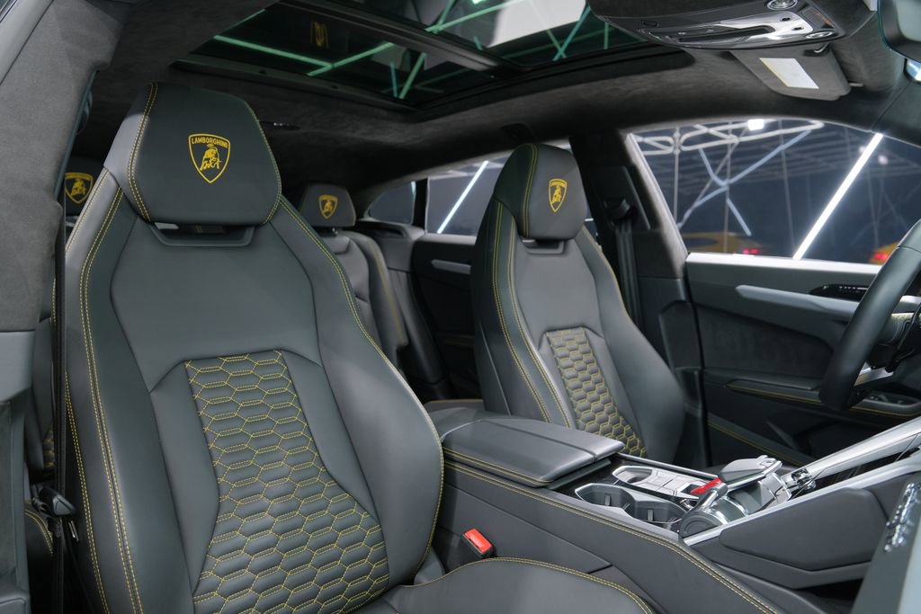 Used 2022 Lamborghini Urus image 37