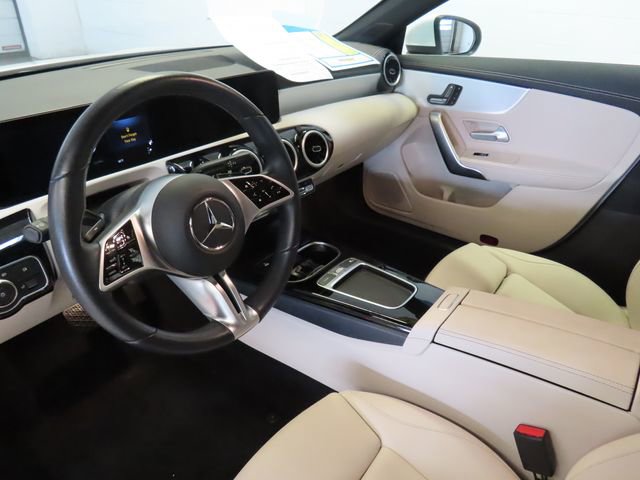Used 2025 Mercedes-Benz CLA 250 image 4