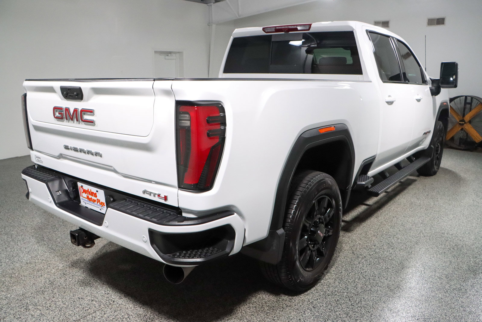 Used 2024 GMC Sierra 2500 AT4 w/ AT4 Preferred Package image 7