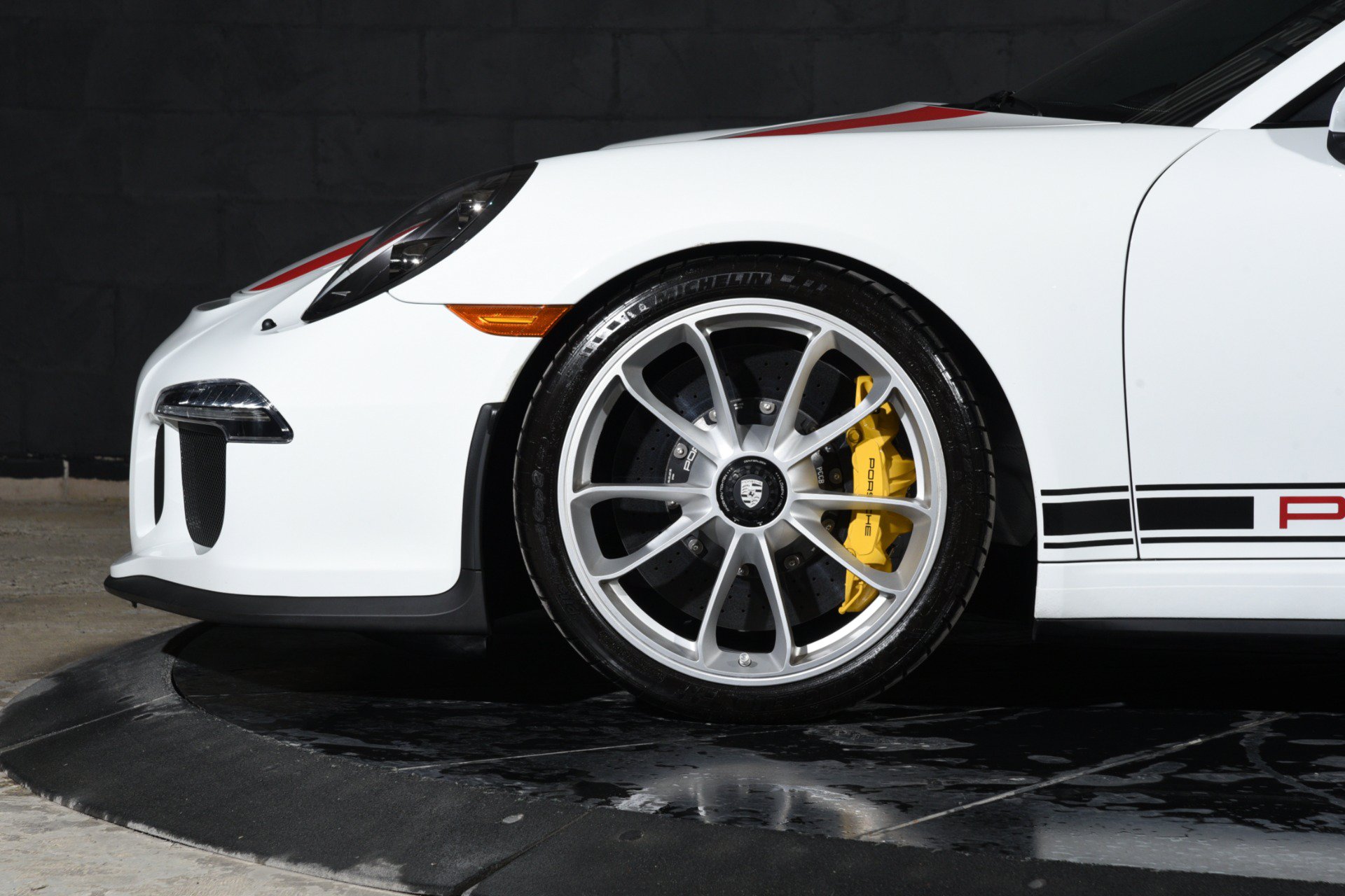 Used 2016 Porsche 911 R RWD image 21
