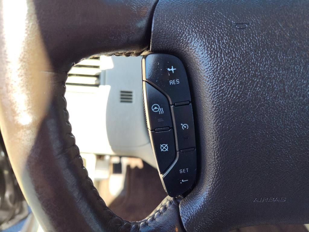 Used 2008 Buick Lucerne CXL w/ Luxury Package FWD image 41