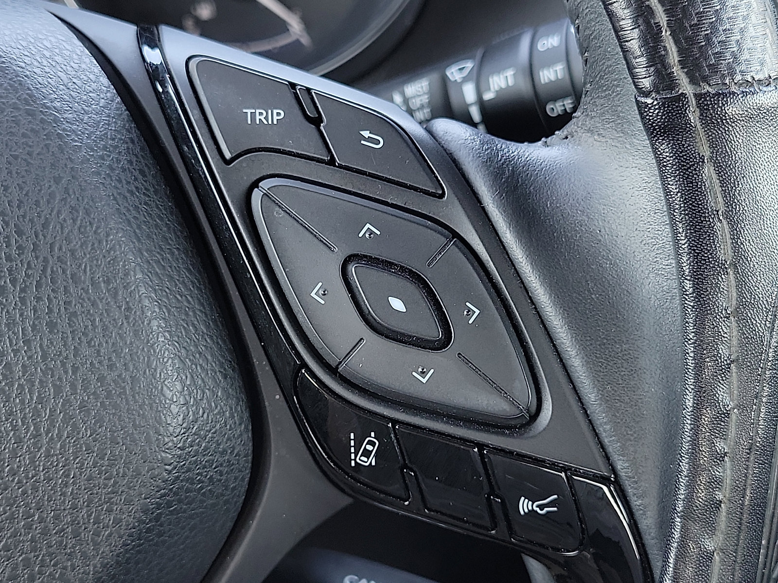 Used 2021 Toyota C-HR XLE image 16