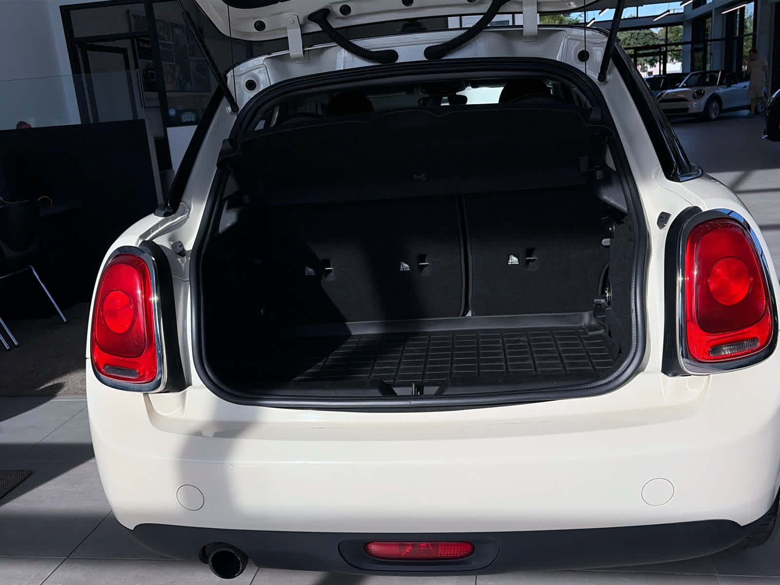 Used 2017 MINI Cooper 4-Door Hardtop FWD image 6