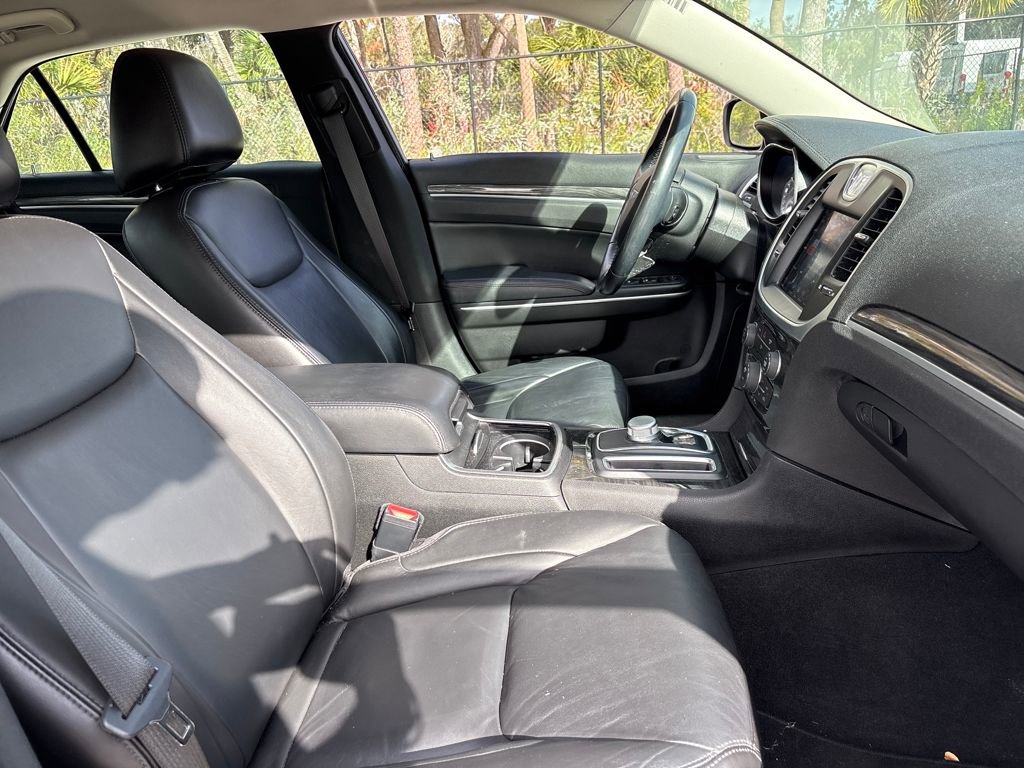 Used 2019 Chrysler 300 Touring L w/ Quick Order Package 22F image 28