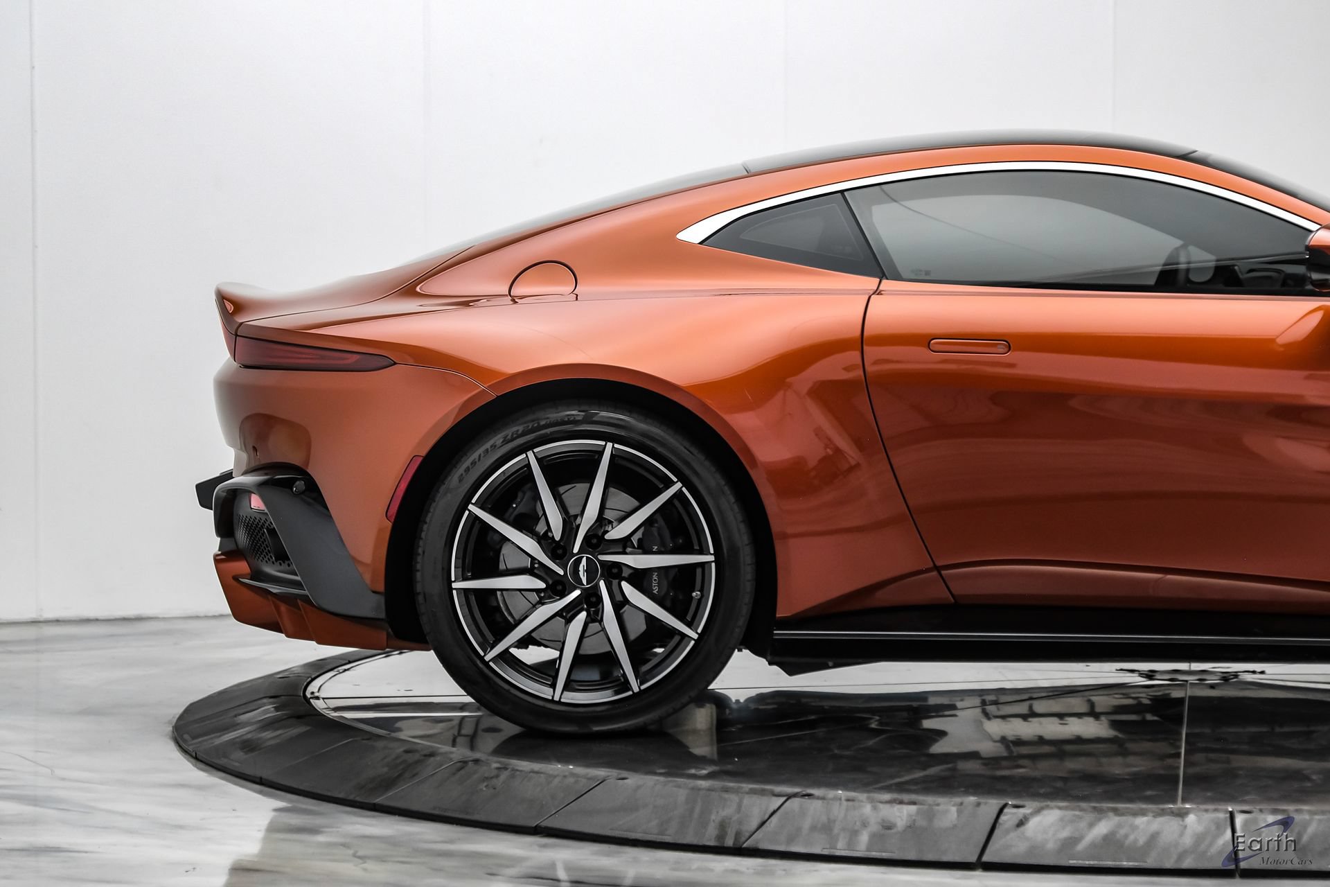 Used 2019 Aston Martin V8 Vantage Coupe RWD image 26