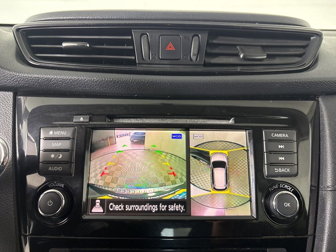 Used 2018 Nissan Rogue SV w/ Premium Package image 17