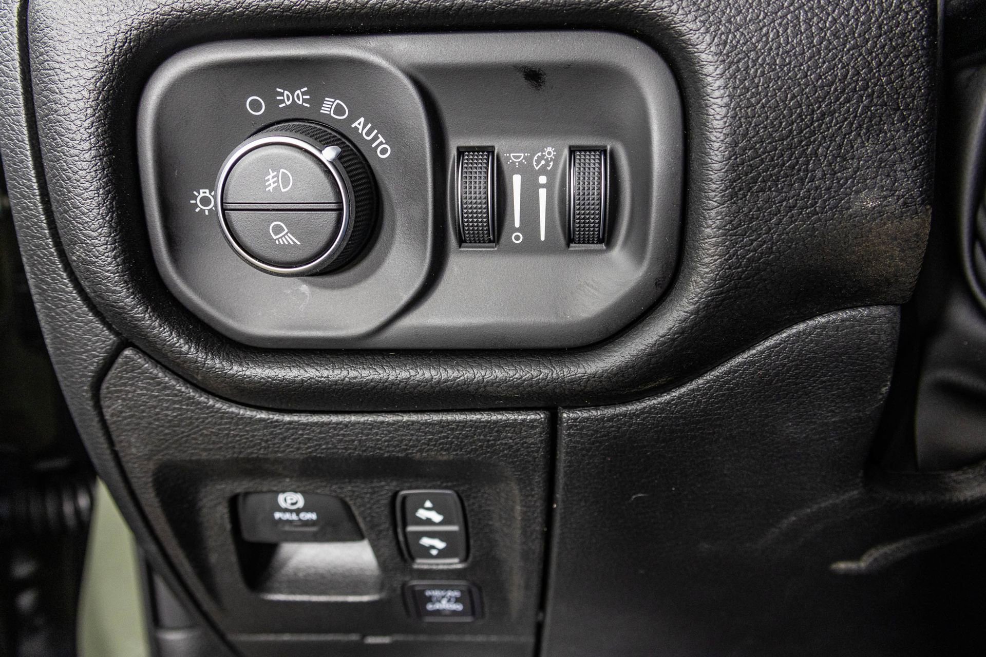 New 2026 RAM 1500 4x4 Crew Cab image 31