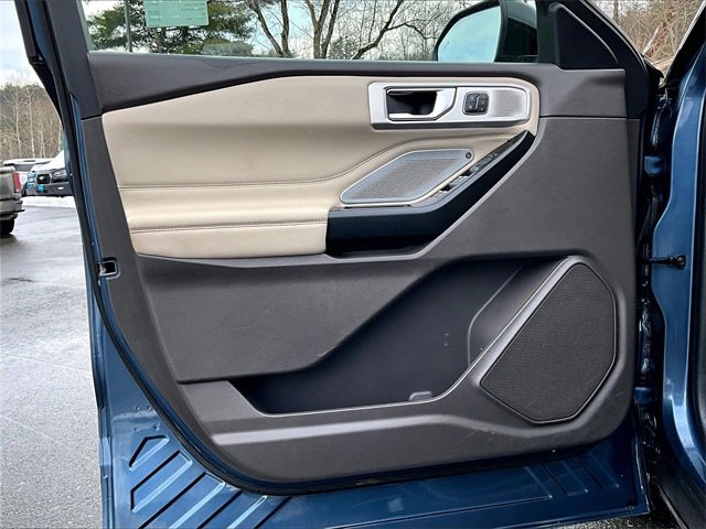 Used 2020 Ford Explorer Platinum w/ Premium Technology Package image 19