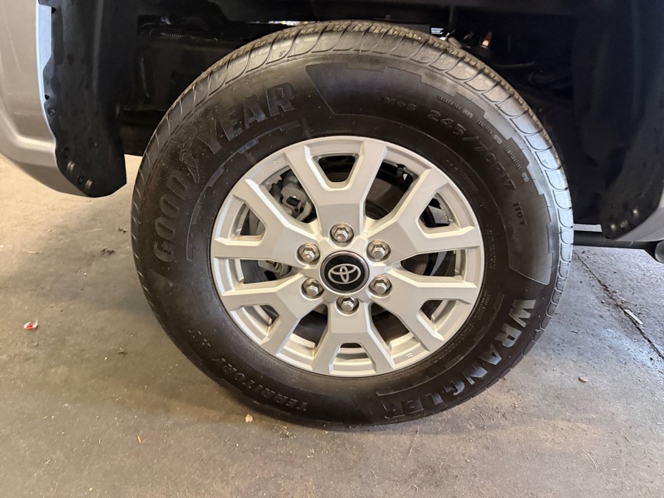 Certified 2025 Toyota Tacoma SR5 AWD/4WD image 27
