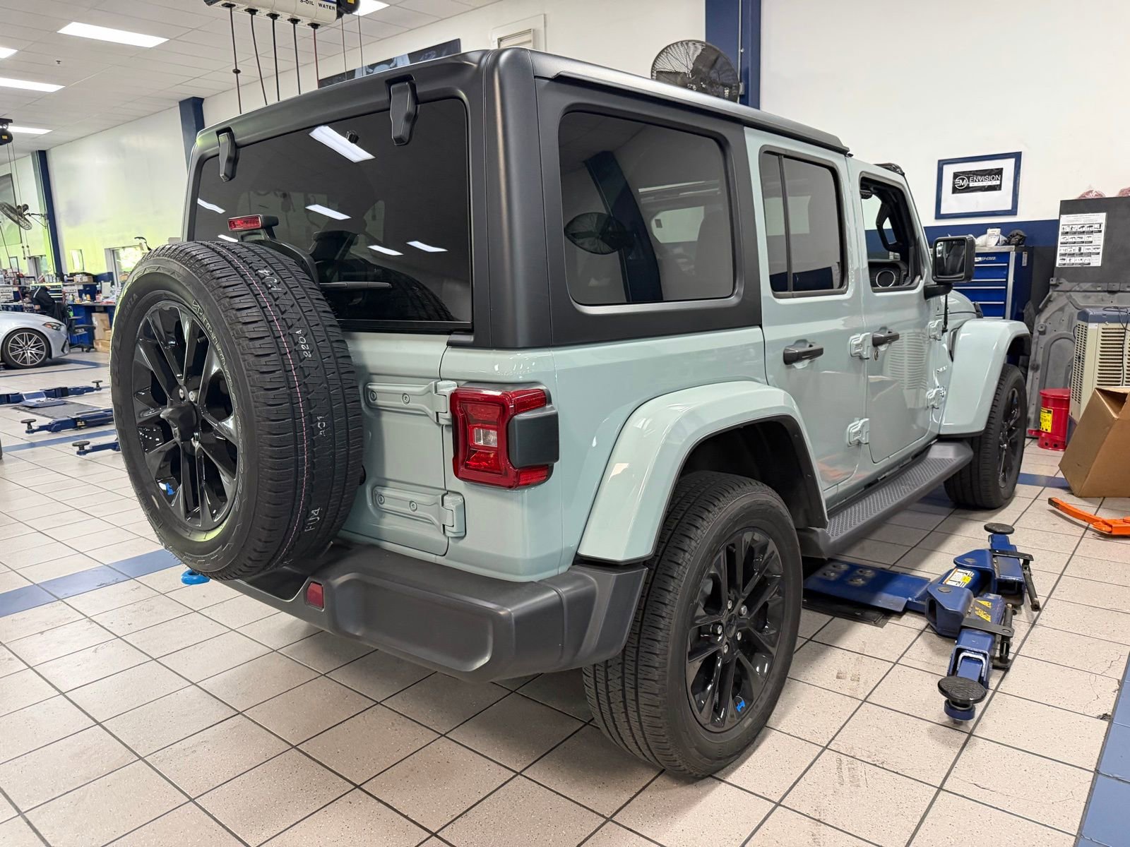 Used 2023 Jeep Wrangler Unlimited Sahara w/ Cold Weather Group image 4