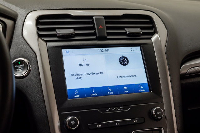 Used 2020 Ford Fusion SE FWD image 16