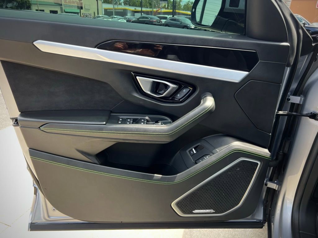 Used 2022 Lamborghini Urus image 55