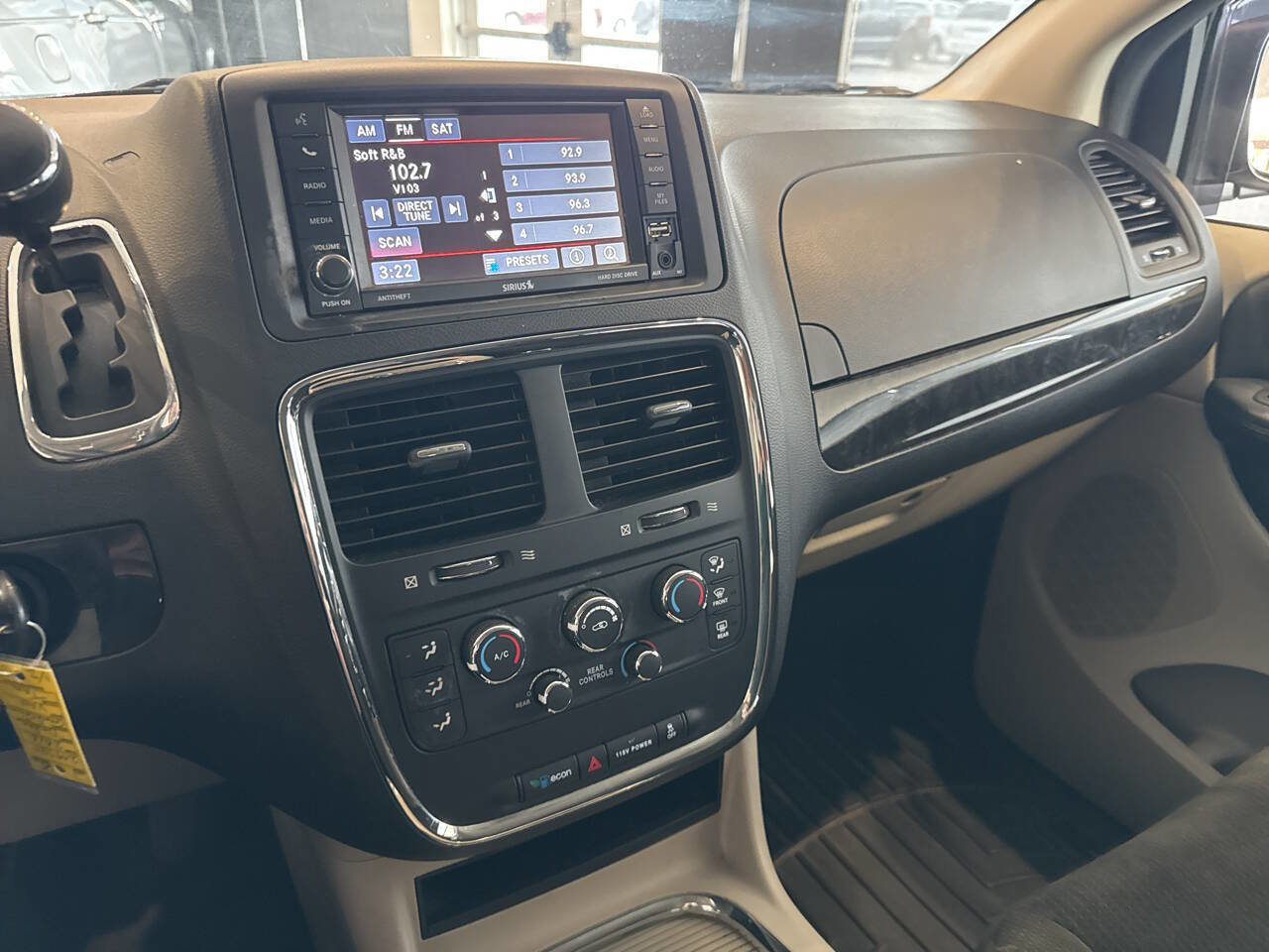 Used 2016 Dodge Grand Caravan SXT w/ Rear Park Assist Package FWD image 33