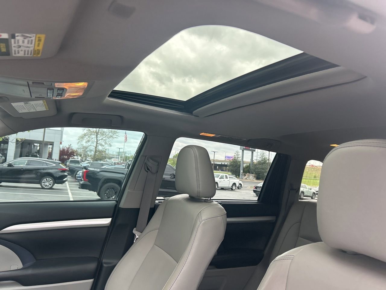 Used 2018 Toyota Highlander XLE image 10