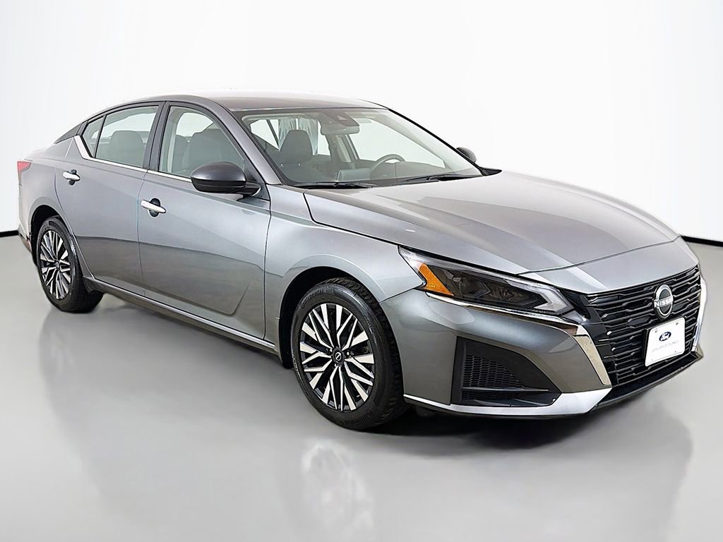 Used 2024 Nissan Altima 2.5 SV AWD/4WD image 32