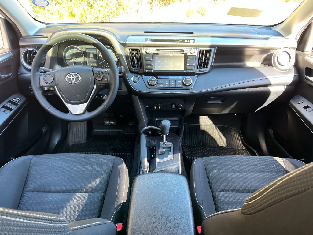 Used 2018 Toyota RAV4 XLE AWD/4WD image 13