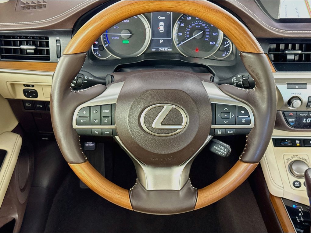 Used 2017 Lexus ES 300h w/ Luxury Package FWD image 23