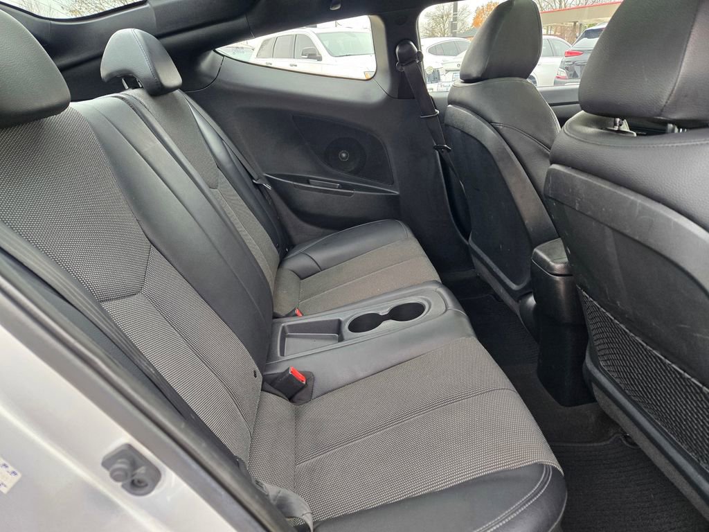 Used 2016 Hyundai Veloster Base w/ Option Group 03 image 14
