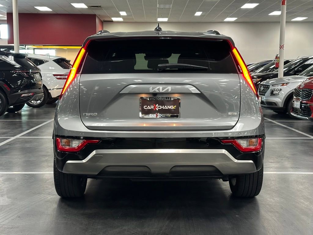 Used 2023 Kia Niro EX Touring image 6