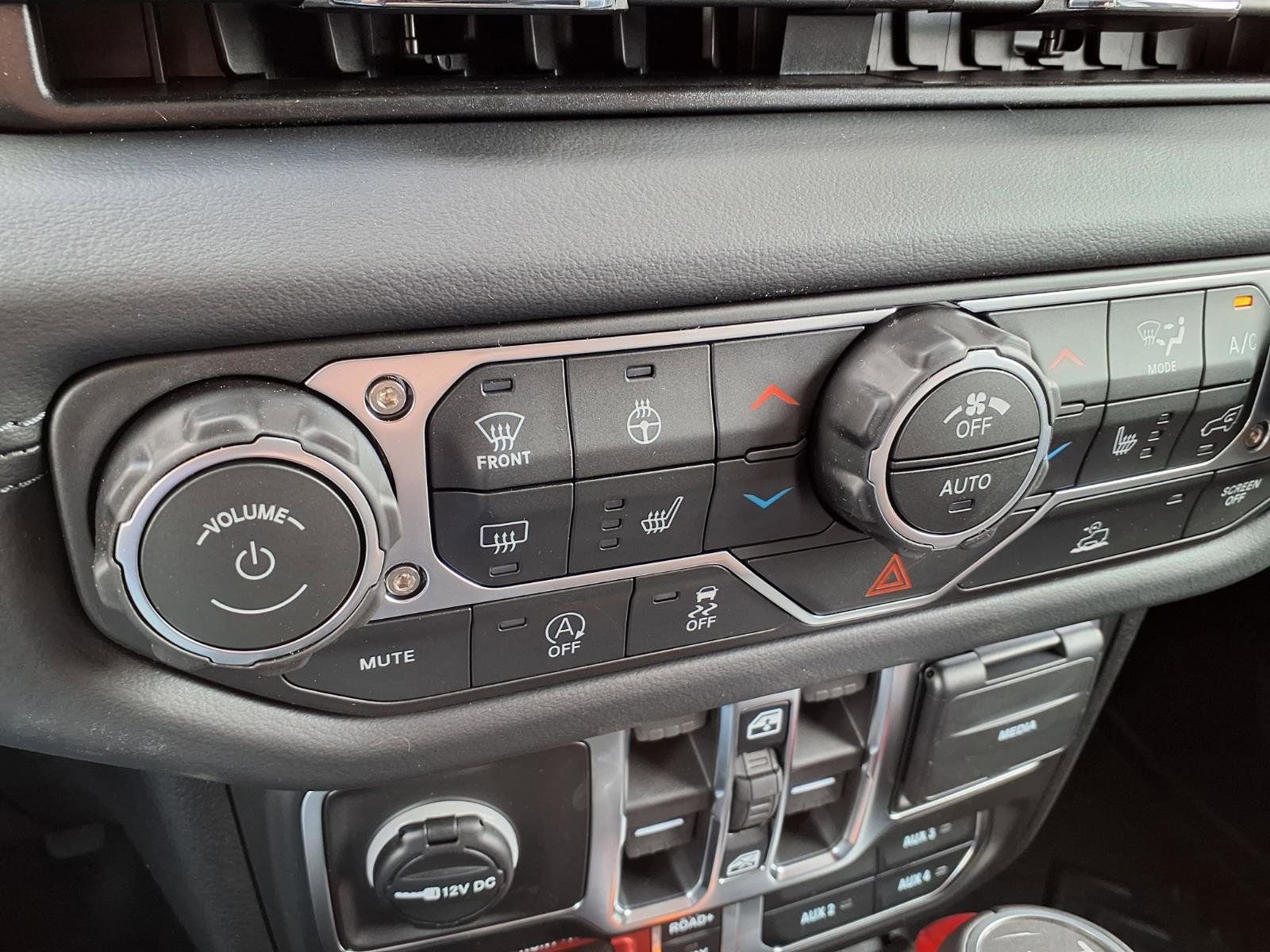 New 2026 Jeep Wrangler Unlimited Rubicon w/ Steel Bumper Group image 11