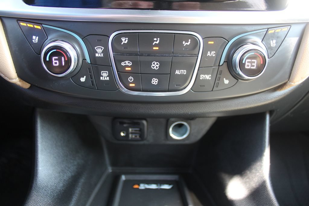 Used 2023 Chevrolet Traverse Premier FWD image 45