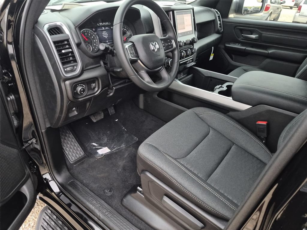 New 2026 RAM 1500 Express AWD/4WD image 11