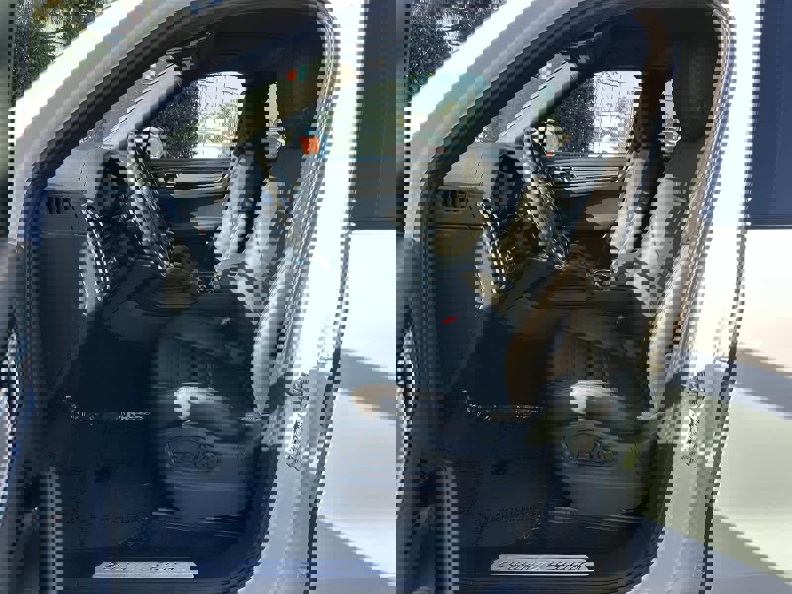 Used 2023 Porsche Cayenne Platinum Edition image 11