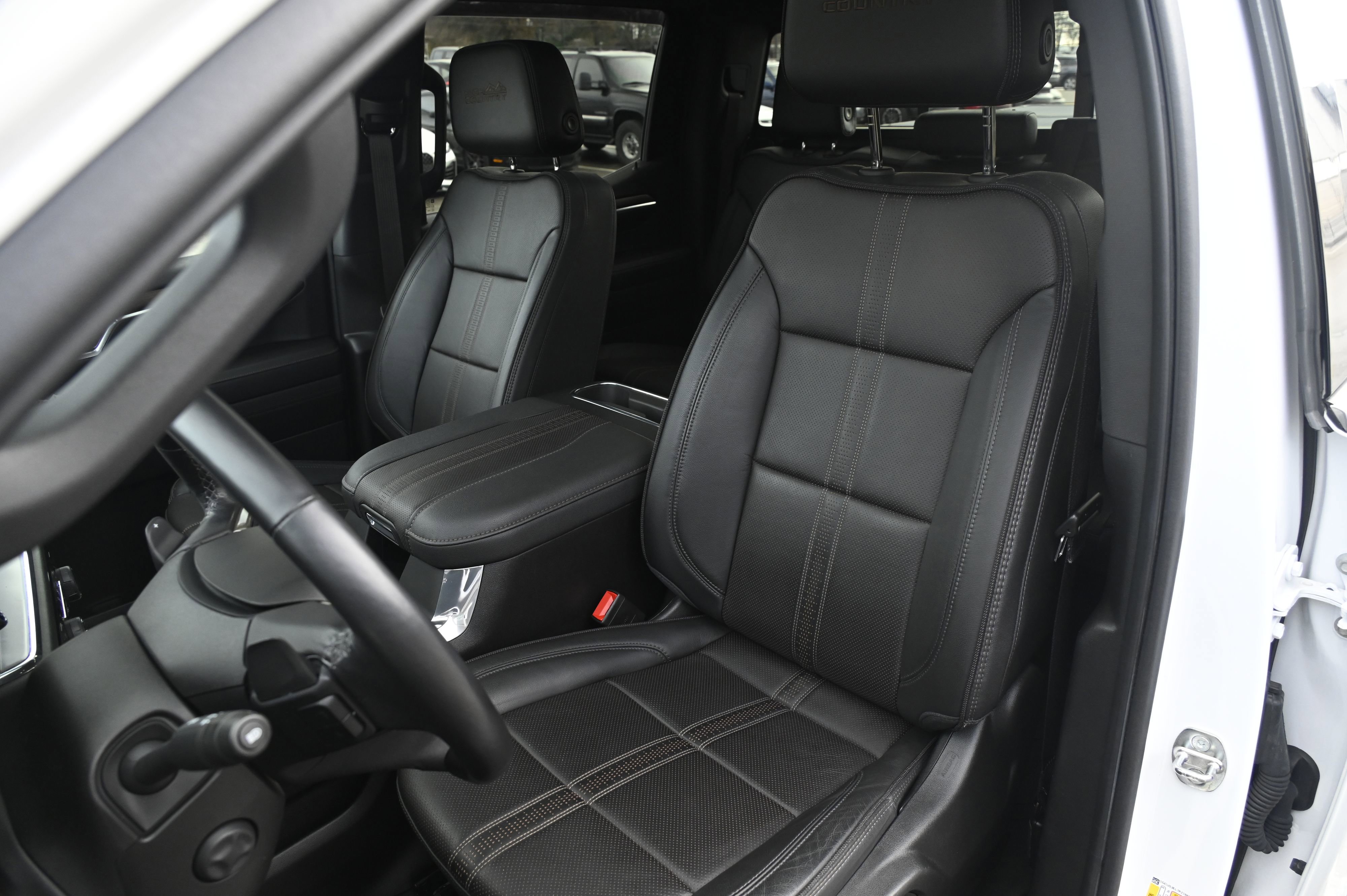 Used 2023 Chevrolet Silverado 1500 High Country w/ Technology Package image 5