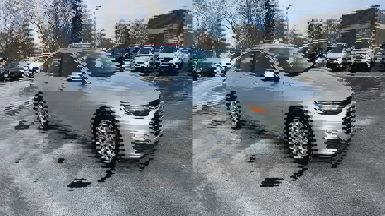 Used 2020 Chevrolet Malibu LT image 2