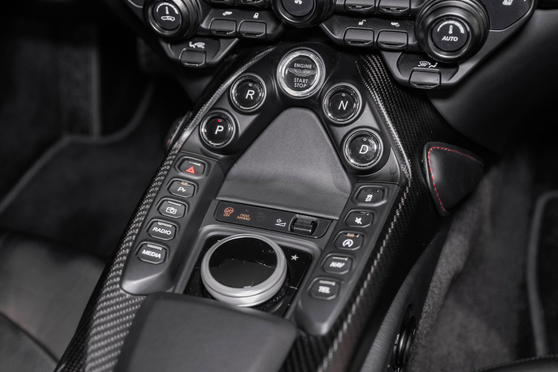 Used 2023 Aston Martin V8 Vantage Coupe image 30