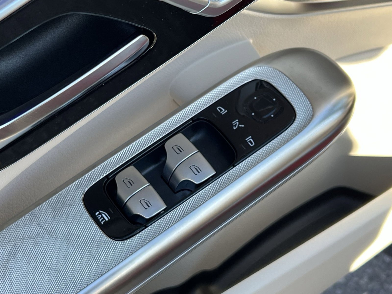 New 2026 Mercedes-Benz CLE 300 4MATIC Cabriolet image 13