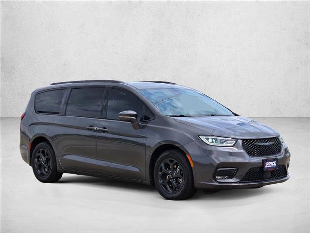 Used 2021 Chrysler Pacifica Limited w/ Uconnect Theater Family Group FWD image 3