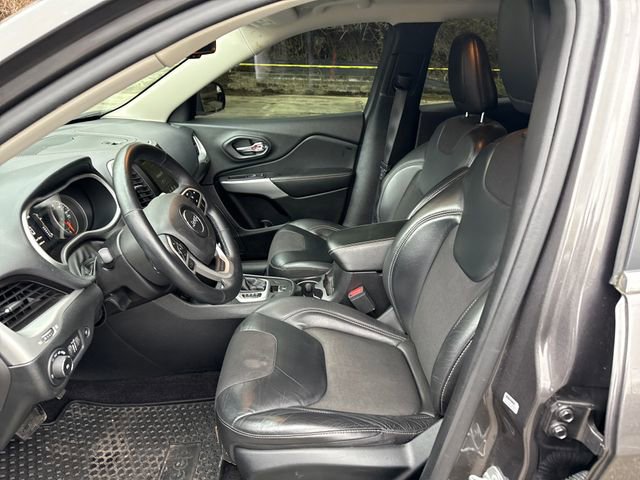 Used 2018 Jeep Cherokee Latitude Plus w/ Comfort/Convenience Group image 16