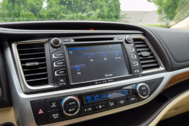 Used 2019 Toyota Highlander Limited FWD image 19