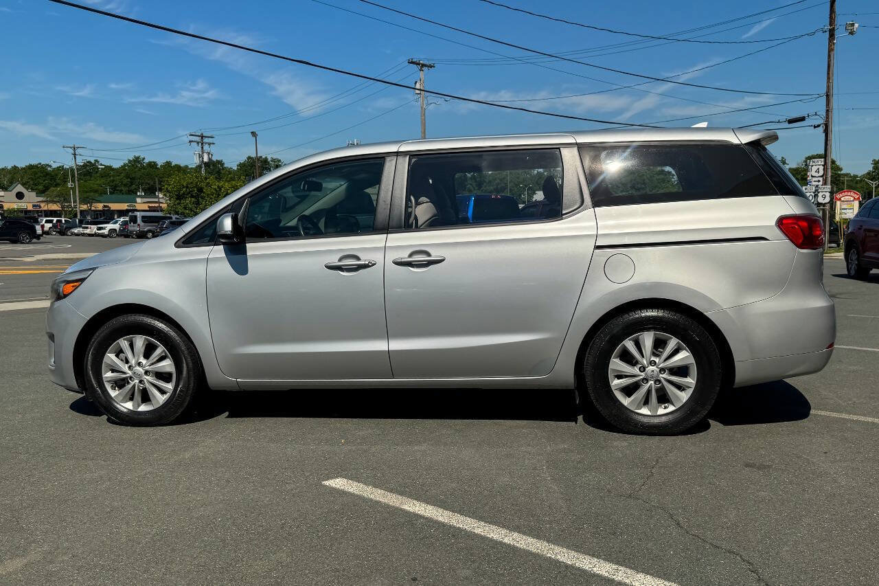 Used 2018 Kia Sedona L FWD image 7