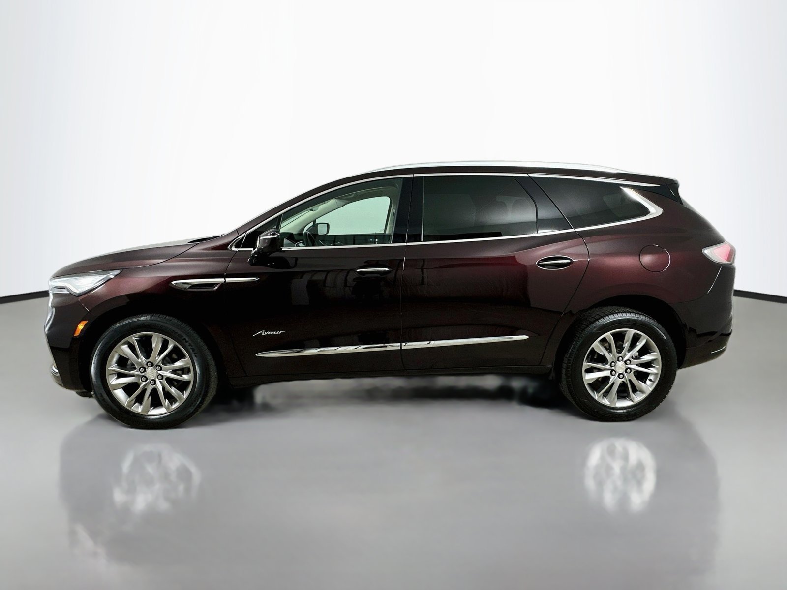 Used 2022 Buick Enclave Avenir w/ Avenir Technology Package AWD/4WD image 8