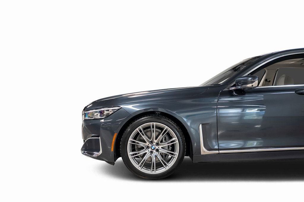 Used 2020 BMW 740i w/ Premium Package image 11