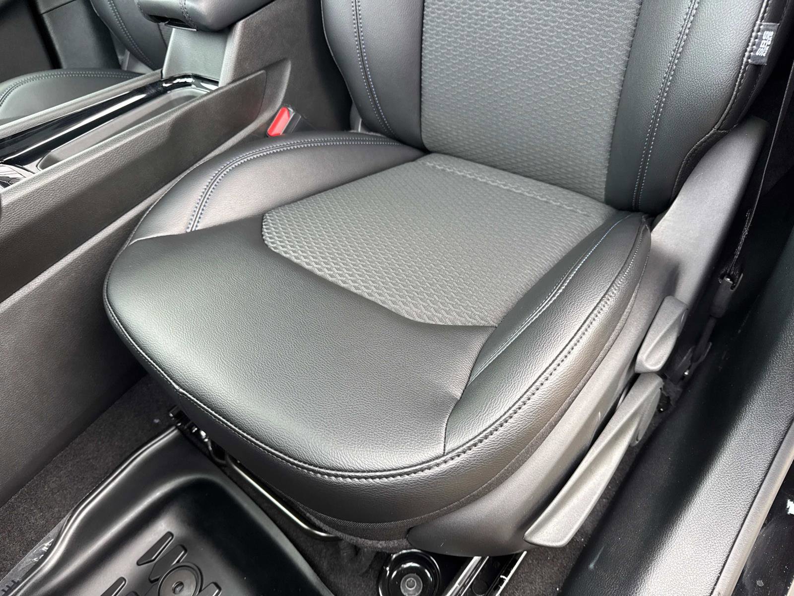 New 2026 Jeep Compass Latitude image 19