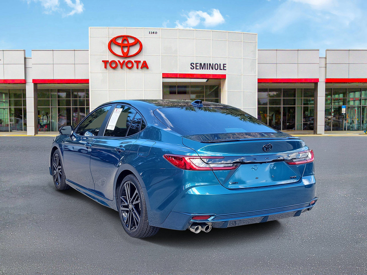Used 2025 Toyota Camry XSE FWD image 4