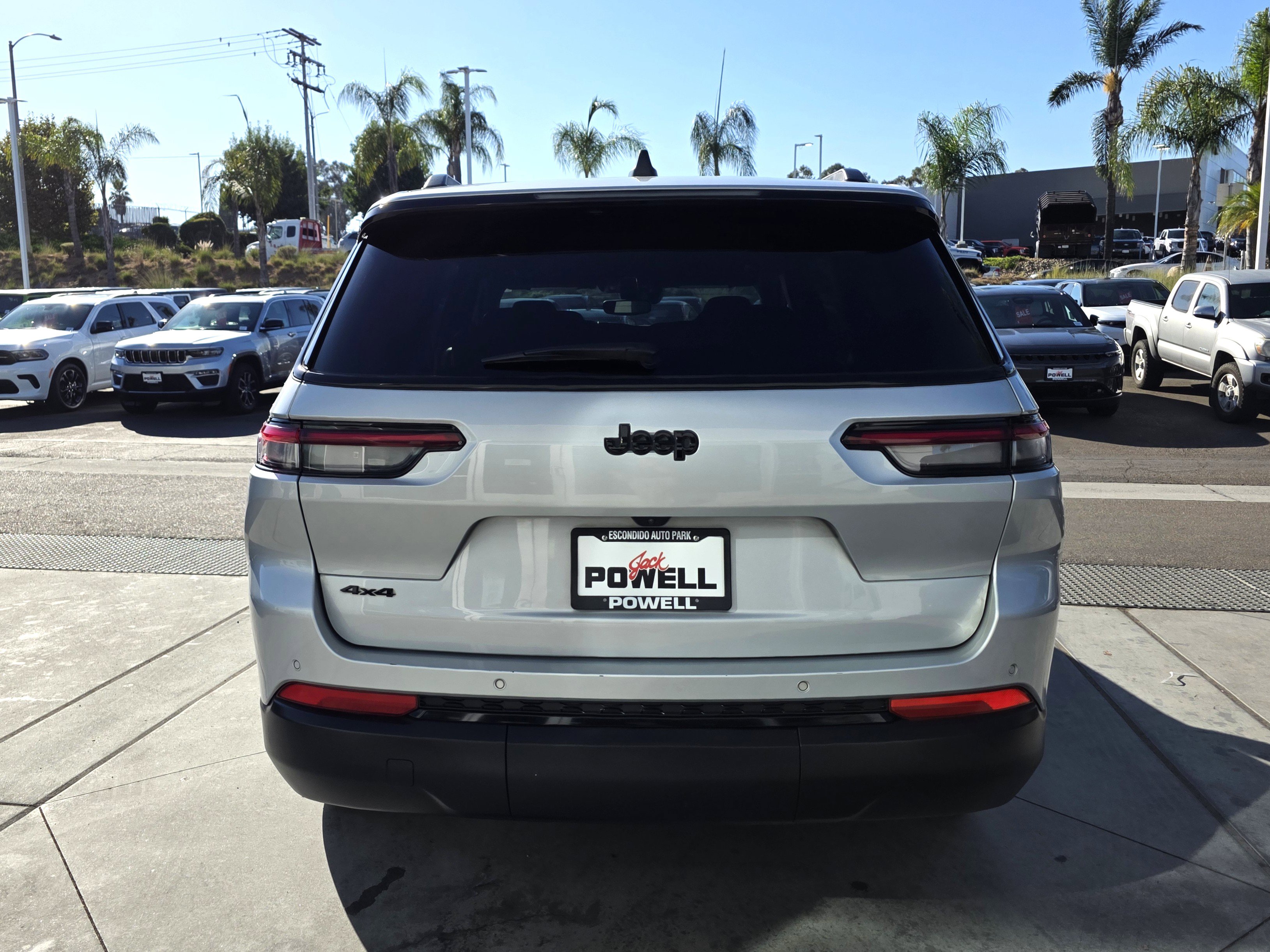 Certified 2024 Jeep Grand Cherokee L Laredo image 4